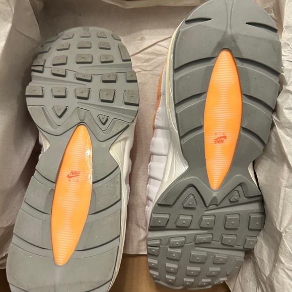 Nike Air Max 95 White and Orange Trainers Size 9 - Picture 4 of 7